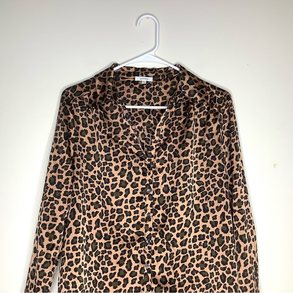 < Pleione Leopard Print Satin Button Down Shirt > - Picture 2 of 6